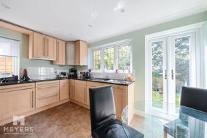 Kitchen / Breakfast Room- click for photo gallery